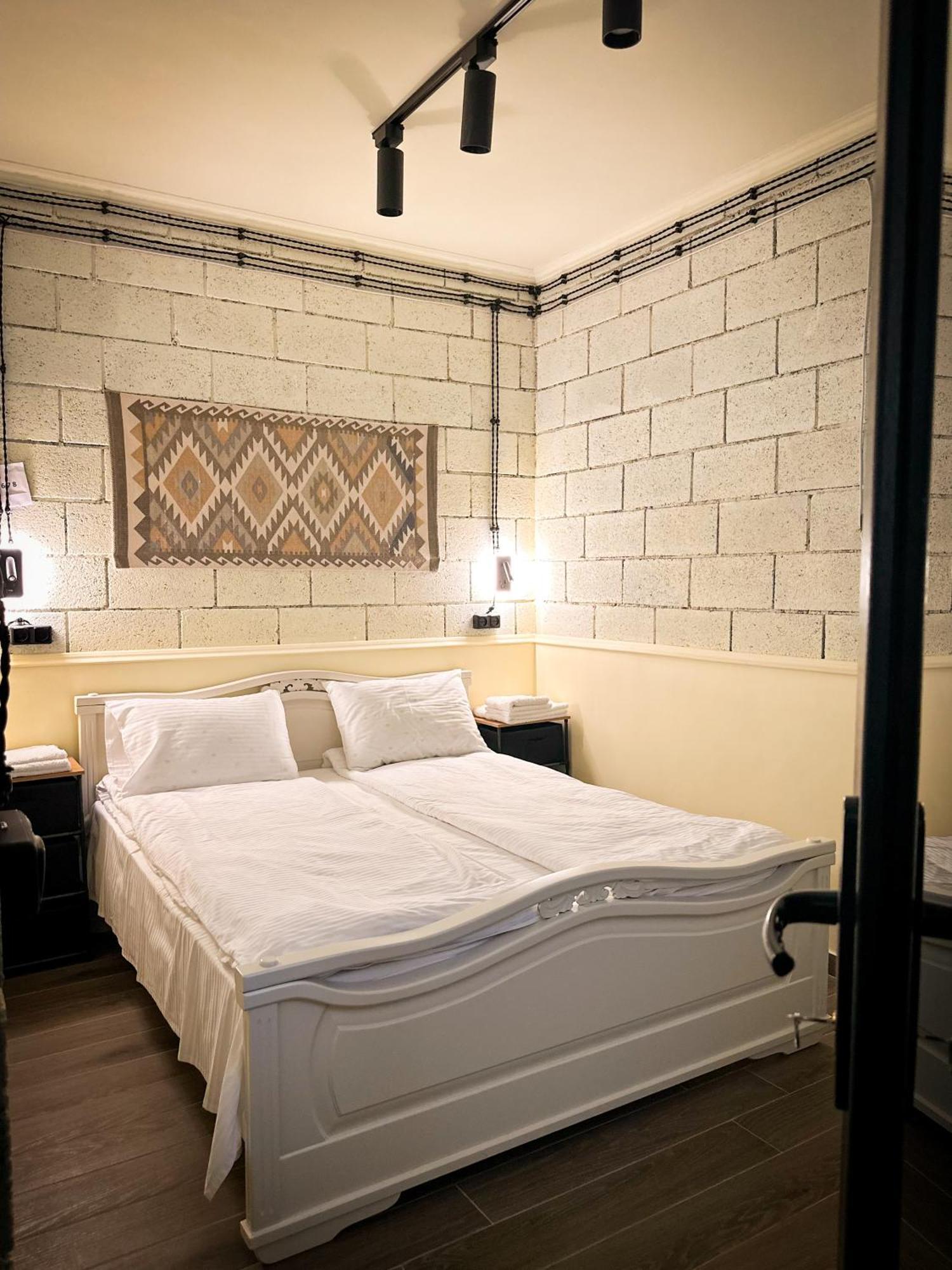 Tiroents Hotel Gyumri Esterno foto